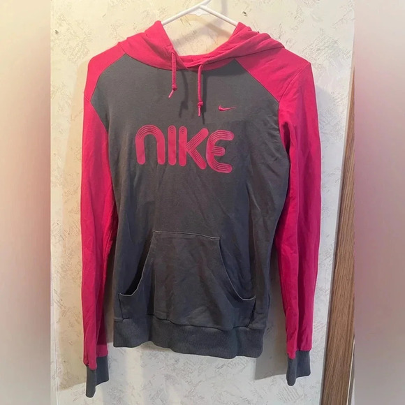 Nike Tops - NIKE Sweatshirt